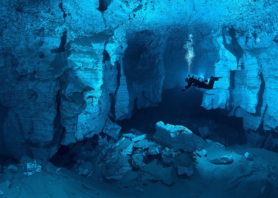 러시아의세계최대해저동굴.jpg
